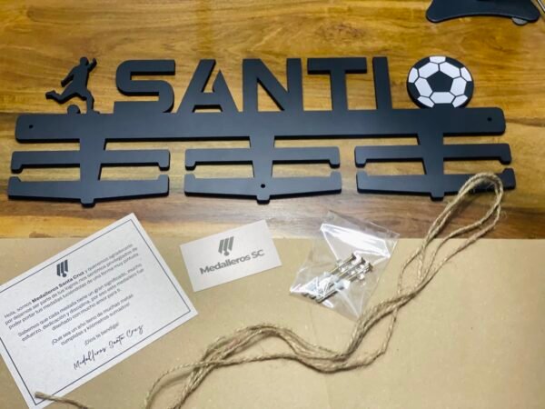 Medallero futbol con nombre personalizado - Image 2